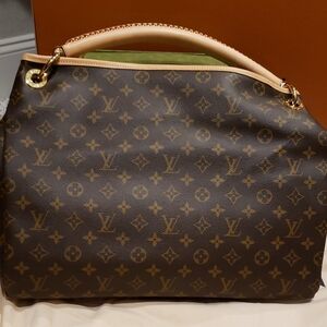 Louis Vuitton Elegant Brown Monogram Shoulder Bag